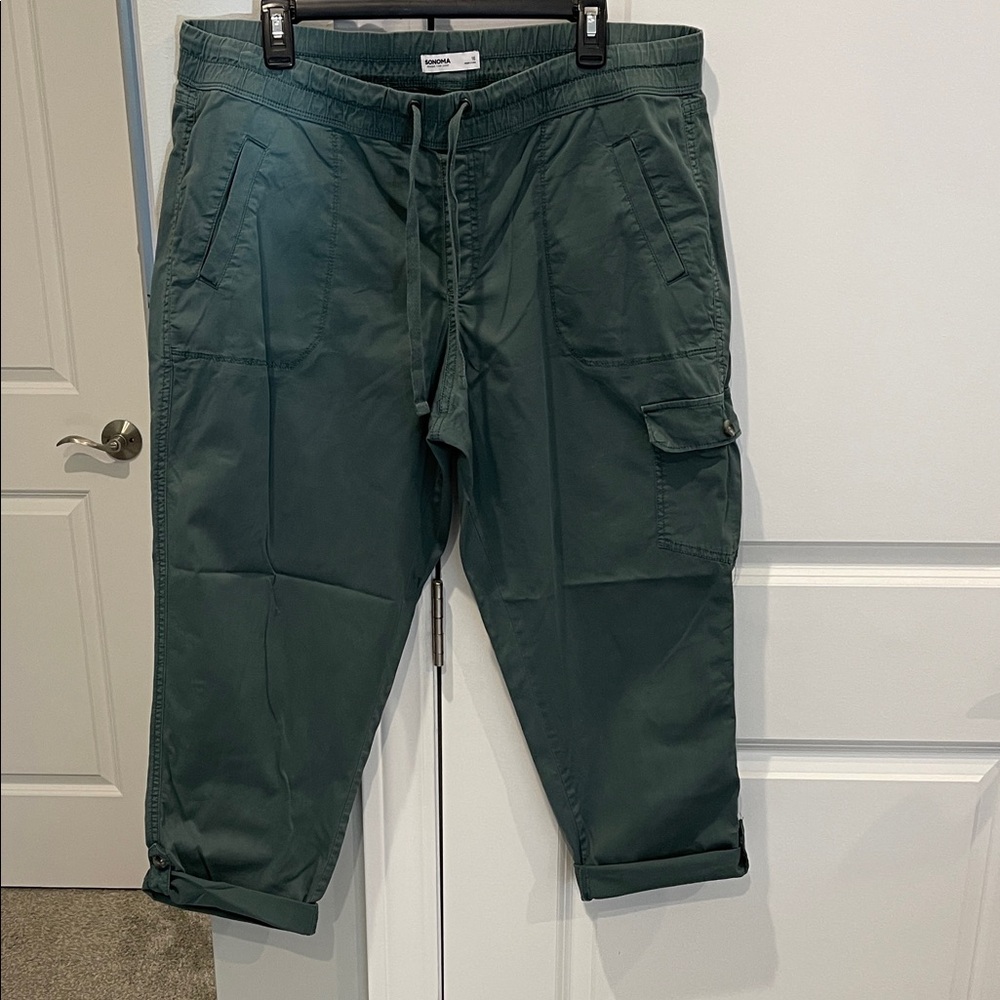 Sonoma women’s cropped utility pants, size 16